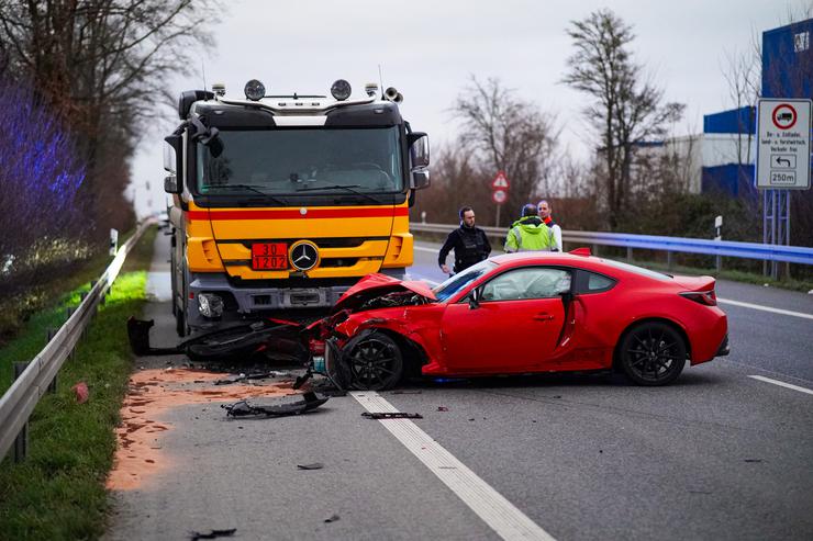 Schwerer Unfall Mit Tanklaster Bei B Rstadt